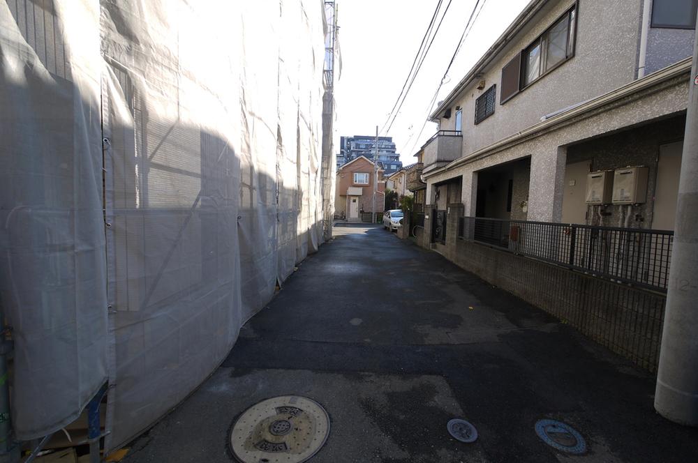 Local photos, including front road. Sales local south passage