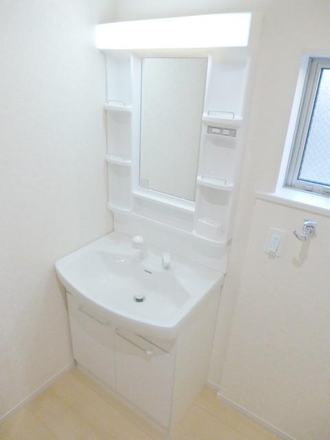 Wash basin, toilet. Basin of Building 2
