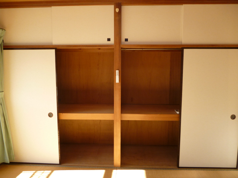 Receipt.  ☆  Yes upper closet  ☆ 