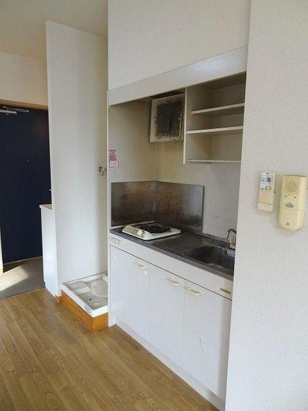 Kitchen. There is 1-neck Gasukitchin