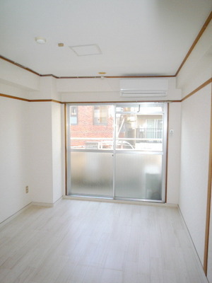 Living and room. A bright room