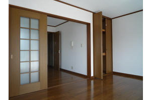 Living and room. Bright corner room