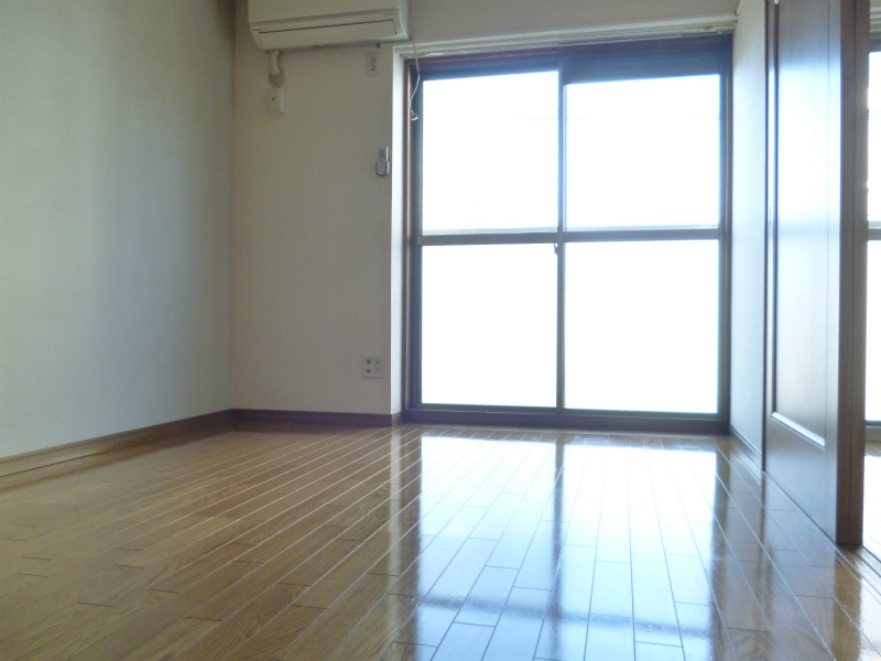 Other room space.  ☆  East side Western-style, One side accent Cross adoption  ☆ 