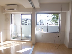 Living and room.  [Separate reference photograph] Room with a feeling of opening of the southeast