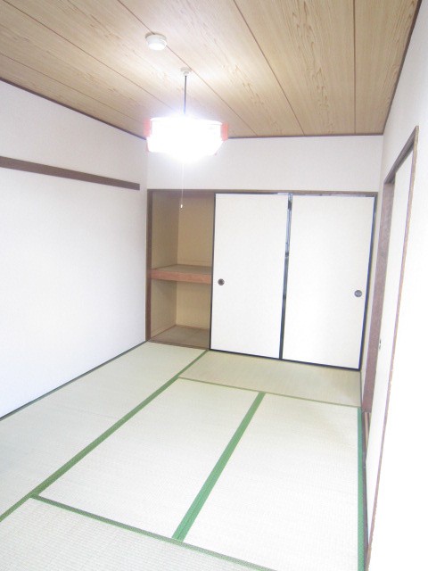 Living and room. Japanese-style room to settle