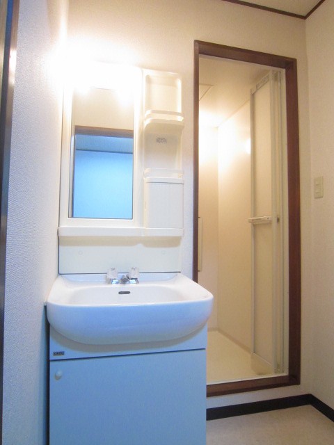 Washroom. Spacious washroom