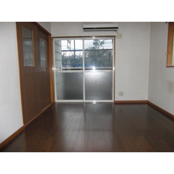 Other room space. Two-sided lighting in the corner room