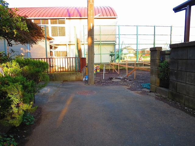 Local photos, including front road. Local shooting