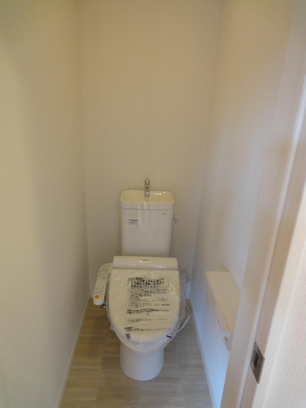 Toilet. Indoor (12 May 2013) Shooting