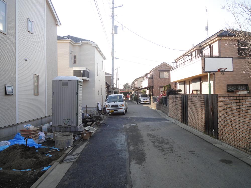 Local photos, including front road. Frontal road