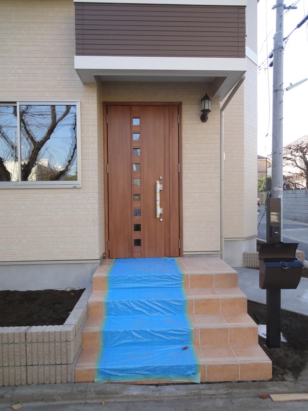 Entrance. Local (12 May 2013) Shooting