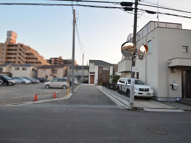 Local photos, including front road. Nishitokyo Kitahara-cho 1-chome, contact road situation