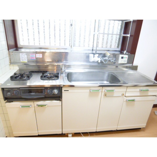 Kitchen. A window kitchen