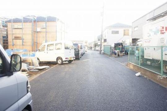 Local photos, including front road. Frontal road