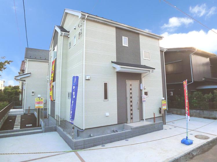 Same specifications photos (appearance). Building appearance (complete construction cases)