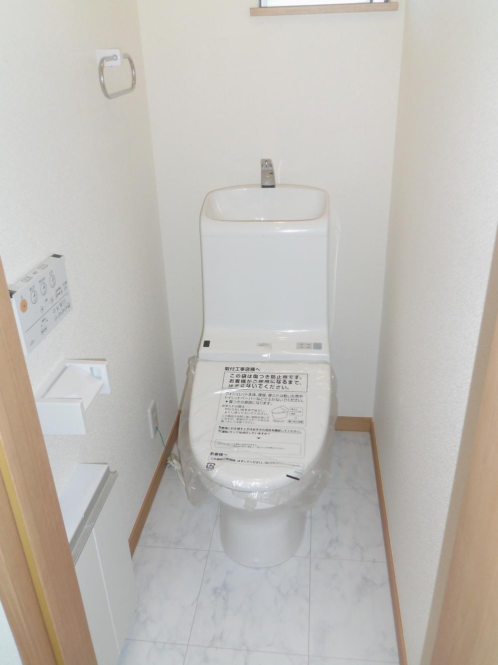 Toilet. Indoor (11 May 2013) Shooting (1) Building