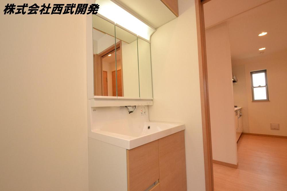 Other introspection. Indoor (June 2013) Shooting