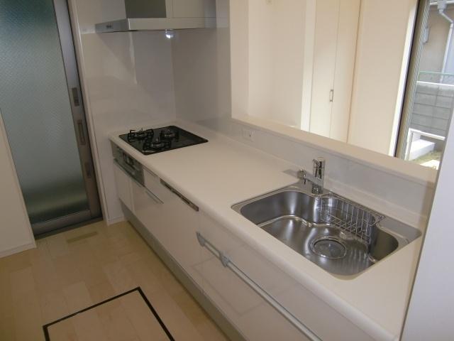 Kitchen. Dishwasher ・ It is an open kitchen with a water purifier.