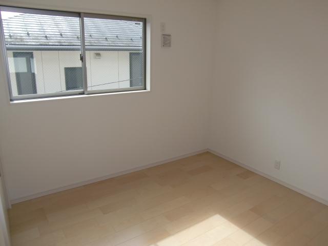 Non-living room. The second floor is the center of the Western-style.