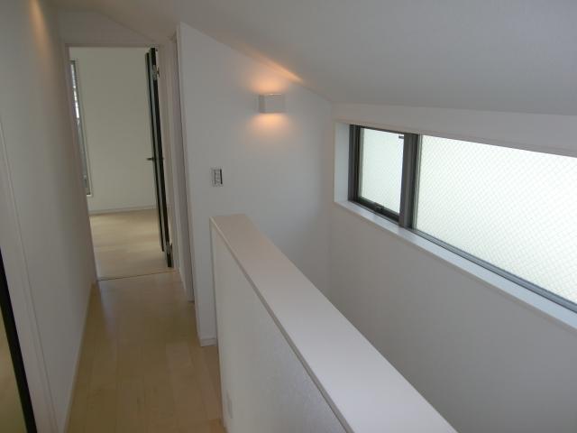 Other. Second floor of the staircase hall, There is a sense of relief because of the open type.