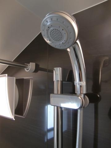 Bathroom. Bathroom shower, Popular Big nozzle type. Ease of use is different with the slide hook.