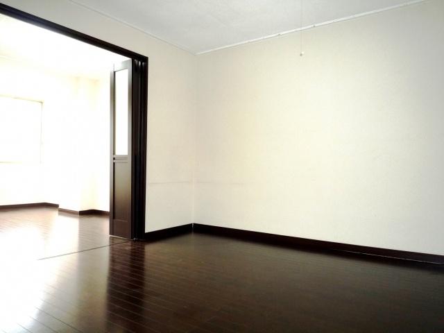 Living. Living and Western-style is turned into hell, There is a feeling of opening.