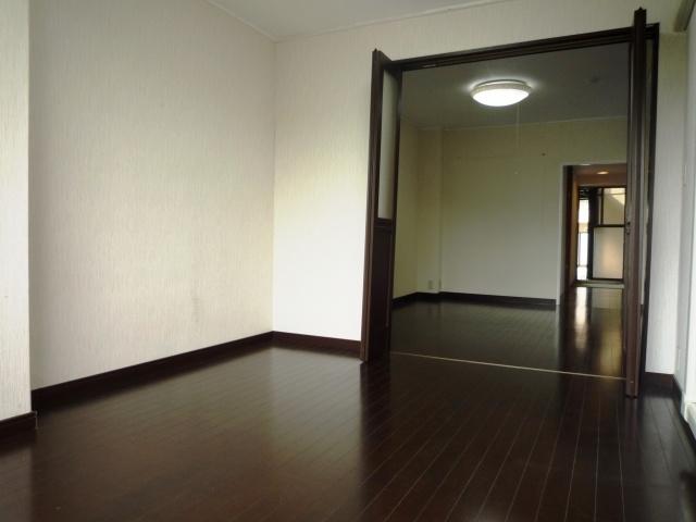 Non-living room. Through living from Western-style 6.7 Pledge