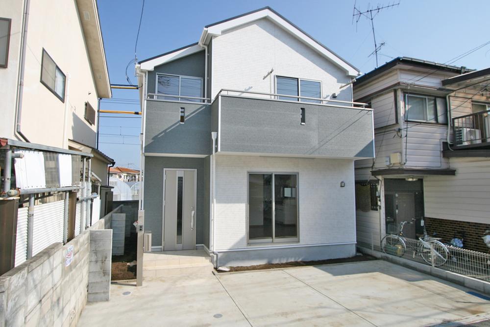 Local appearance photo. Local (10 May 2013) Shooting