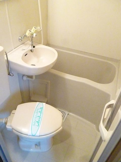 Bath. Unit is a bus that was based on white.