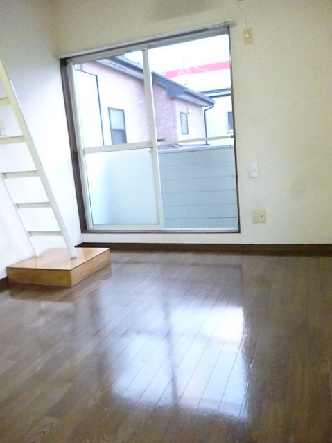 Living and room. It is the flooring of Western-style.