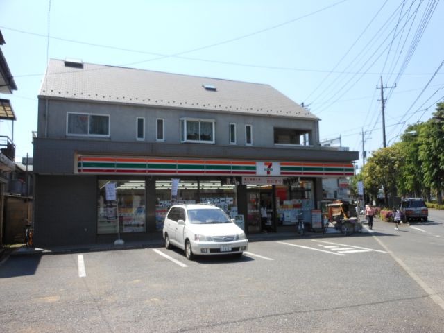 Convenience store. 300m to Seven-Eleven (convenience store)