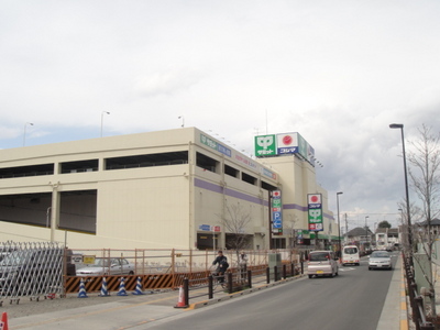 Supermarket. 720m to Summit & Kojima (Super)