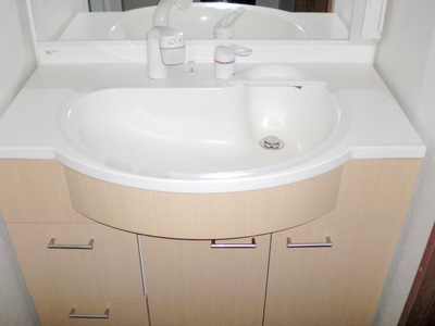 Washroom. Independent wash basin