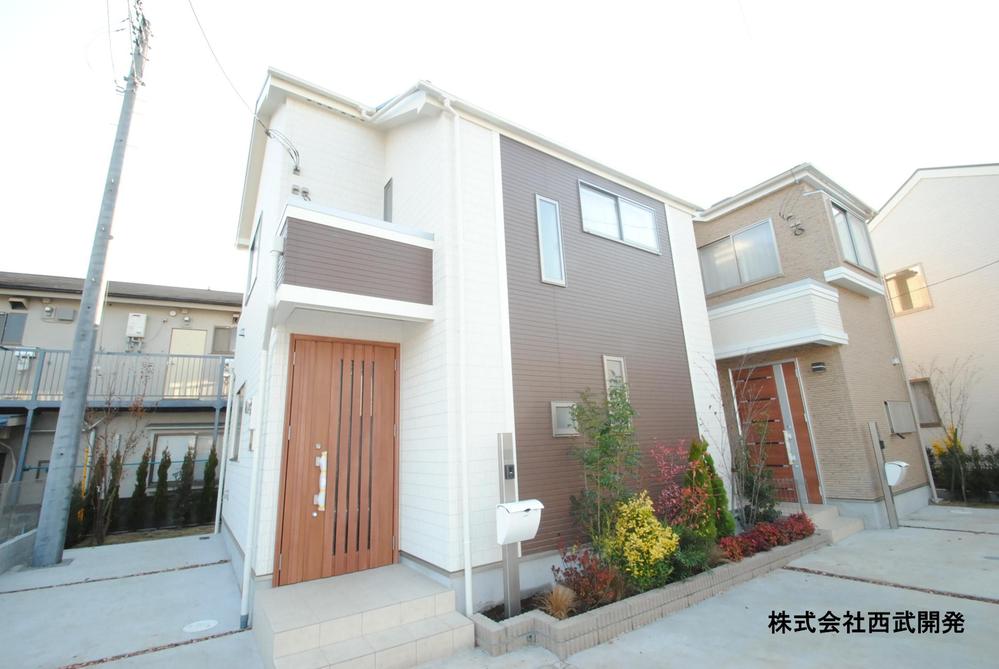 Local appearance photo. Local (12 May 2013) Shooting