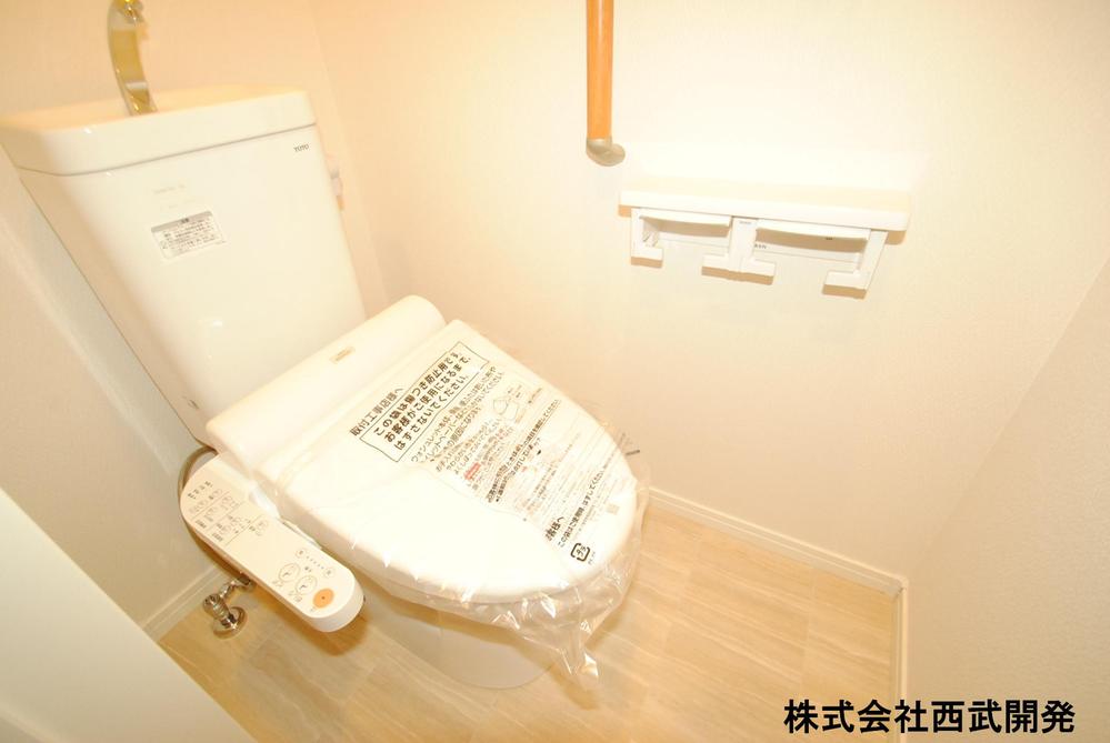 Toilet. Indoor (12 May 2013) Shooting