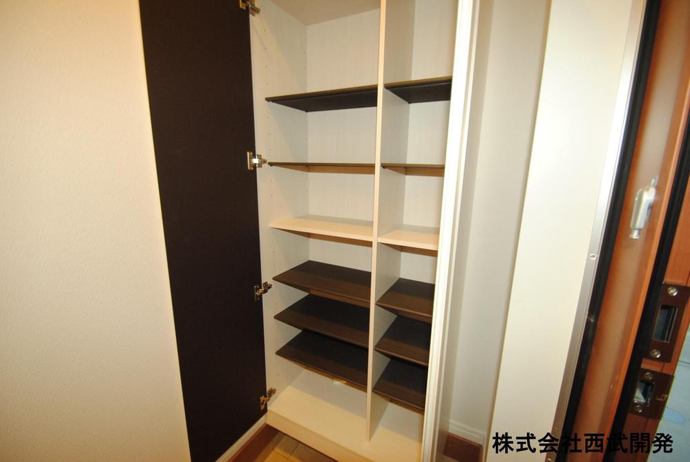 Entrance. Indoor (12 May 2013) Shooting