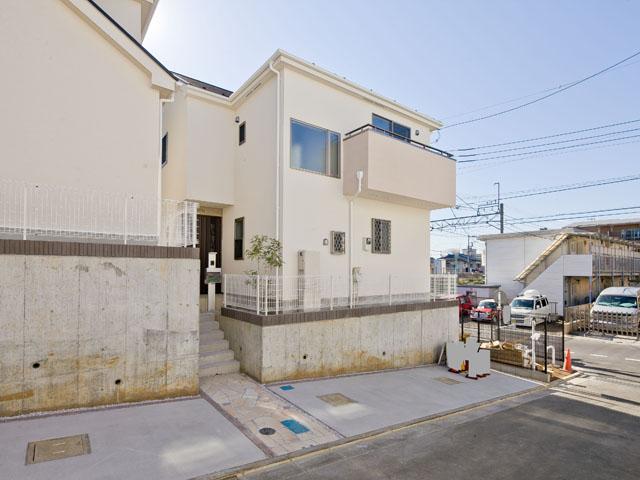 Local appearance photo. 7 Building