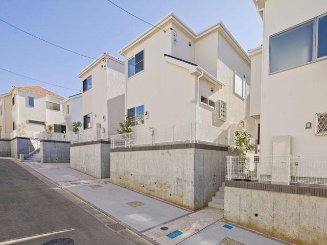 Local appearance photo. 8 Building