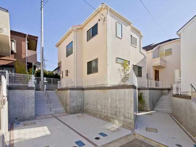 Local appearance photo. 12 Building