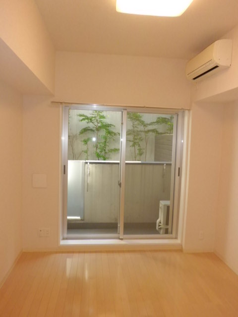 Living and room.  ☆ Bright and clean room ☆