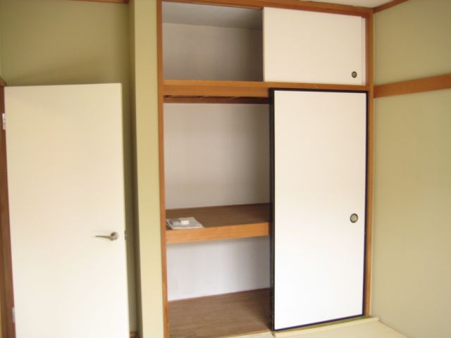 Receipt. Storage space it has plenty