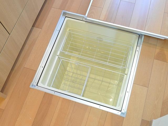 Receipt. A Building Underfloor Storage