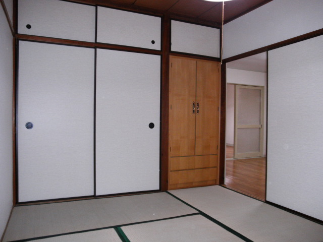 Living and room. Yang hit in the south-facing is good ◎