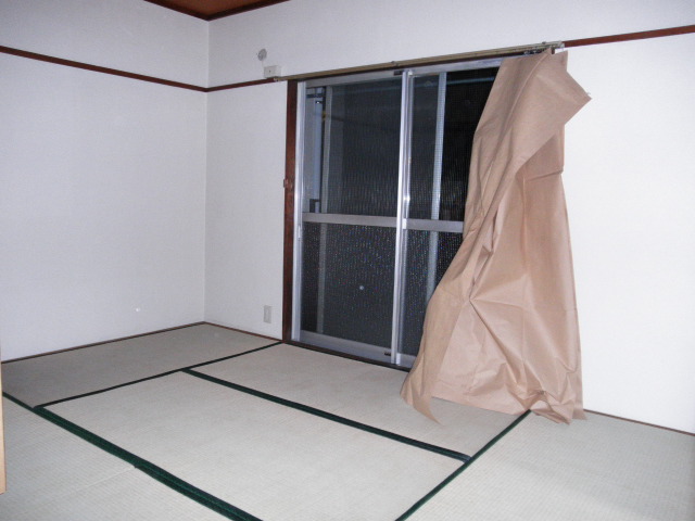 Other Equipment. refrigerator, It does not troubled in the yard.