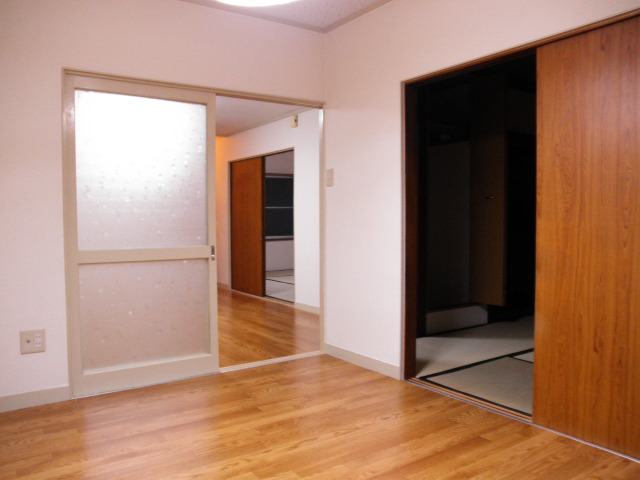 Living and room. South-facing Japanese-style room, Also hit positive good in there storage!