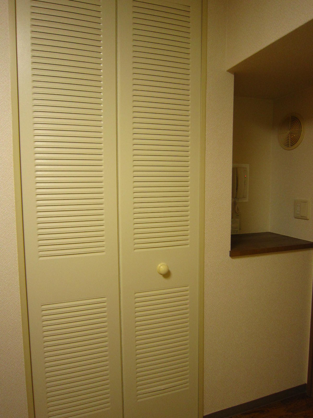 Receipt. Little storage is also convenient