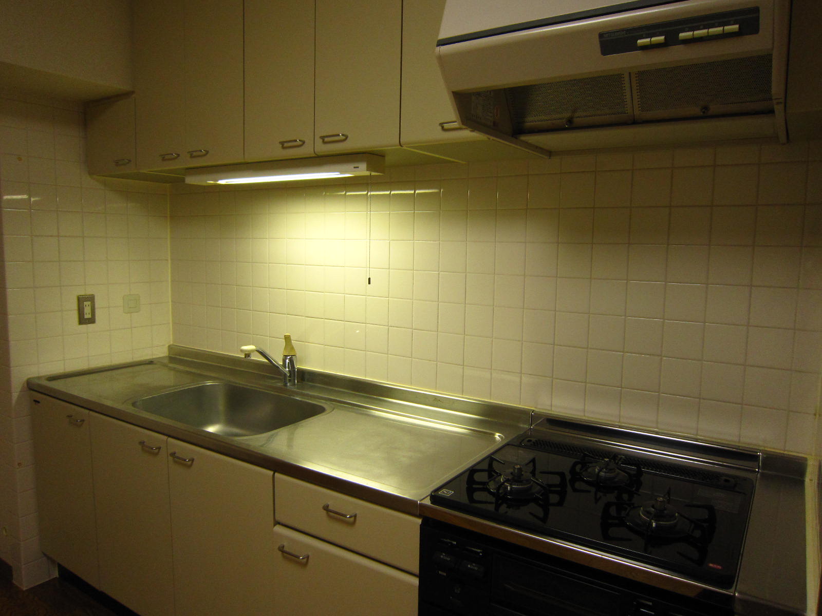 Kitchen. System kitchen, 3-neck with stove. 