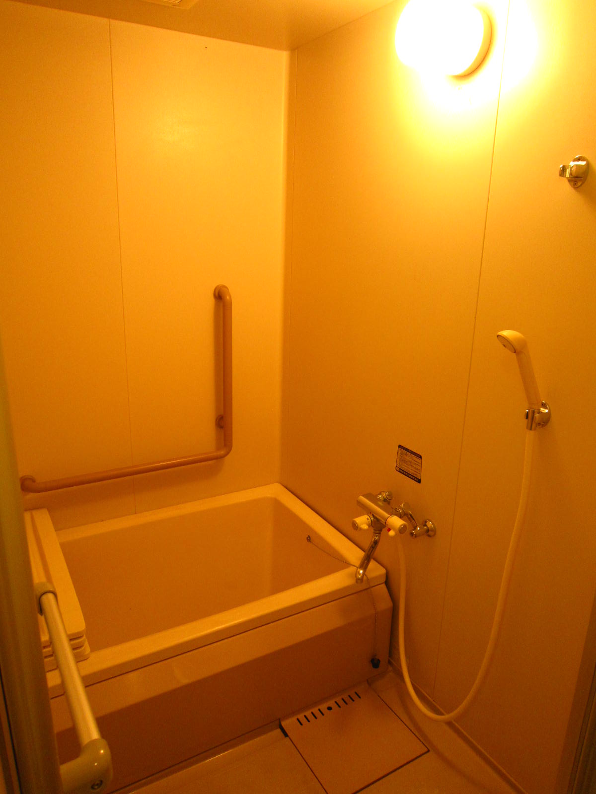 Bath. Reheating, Automatic hot water clad function with