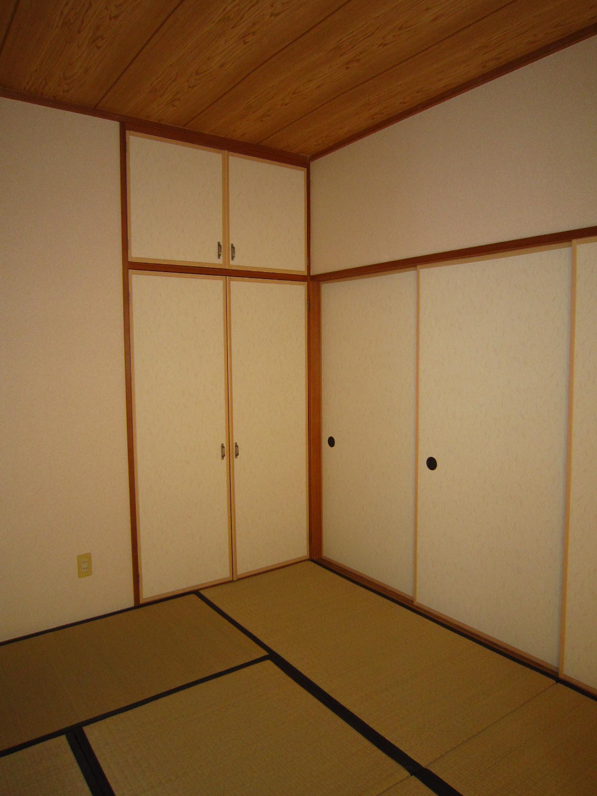 Receipt. Japanese-style room Yes storage closet