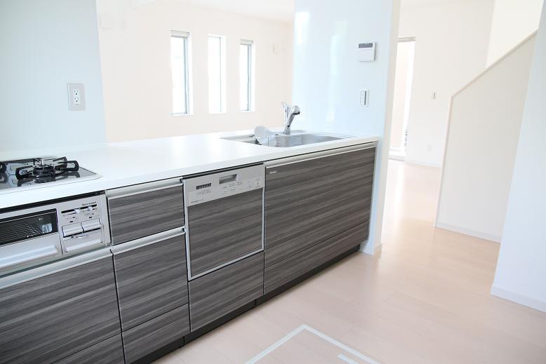 Other Equipment. The kitchen is, Dining and open type became integral. Of course the feeling of freedom, It adorned the rich communication of your family.